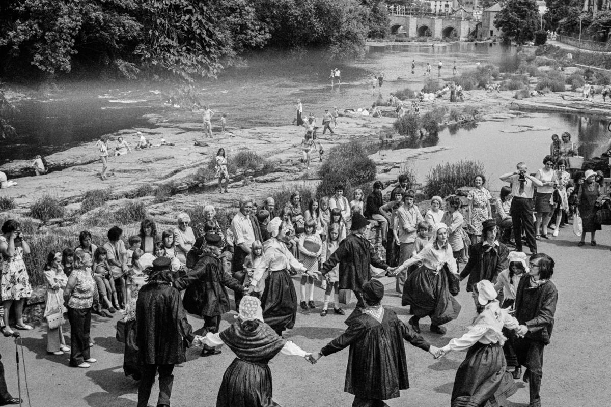 GB. WALES. Llangollen. International Festival. Out of competition dancing for the general public. 1973.