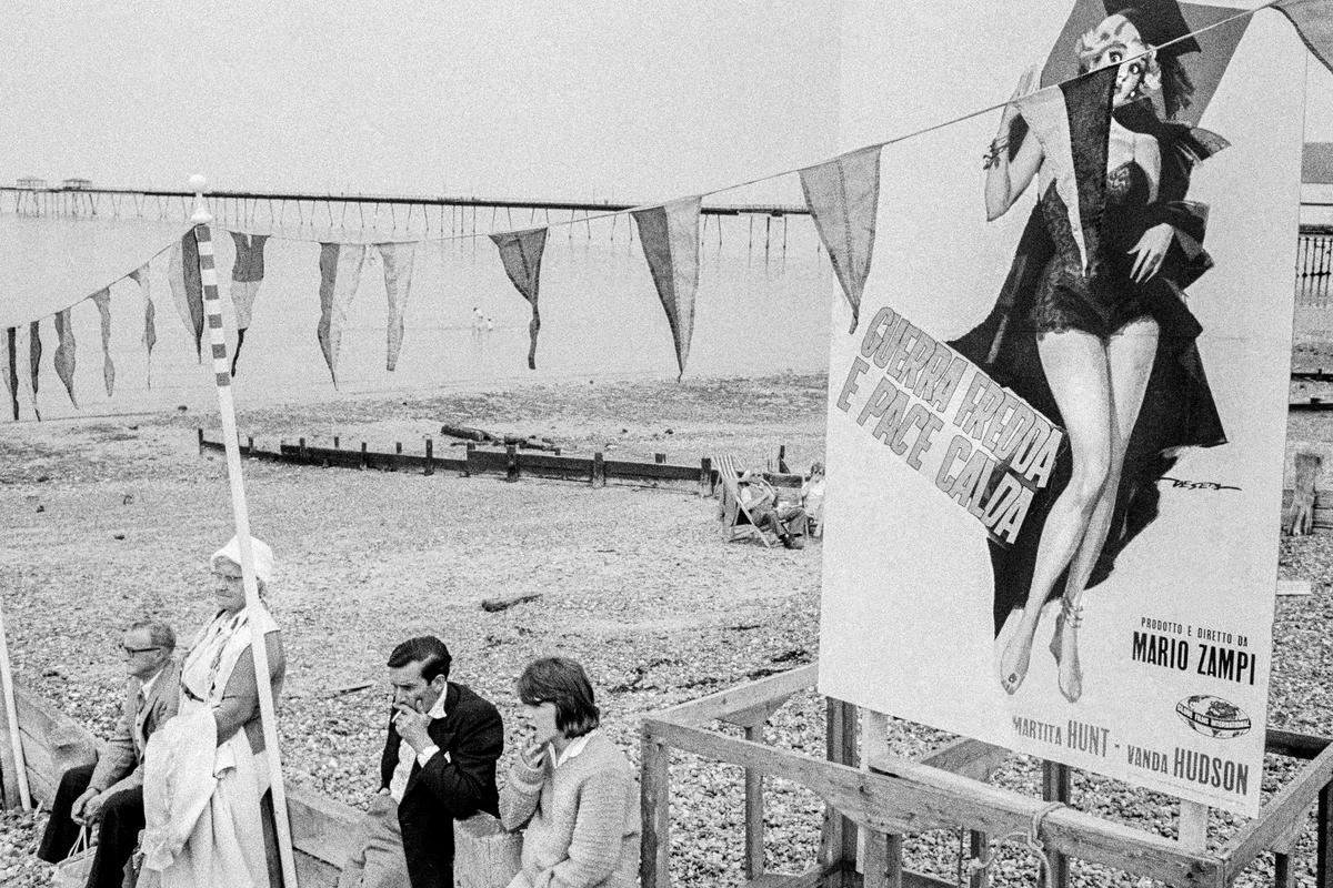 GB. ENGLAND. Herne Bay. Family on the beach at Herne Bay the working class holiday resort in the South East of England. 1963.