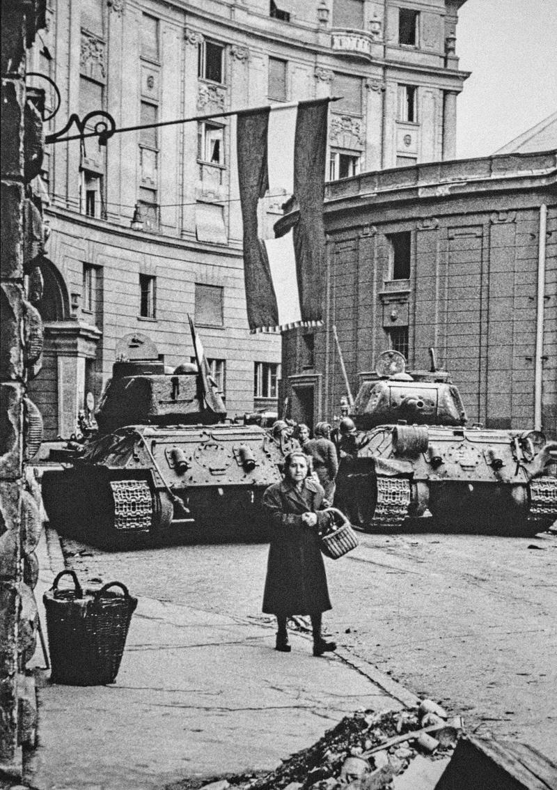 HUNGARY. BUDAPEST. A lull between fighting so life goes on. 1956.