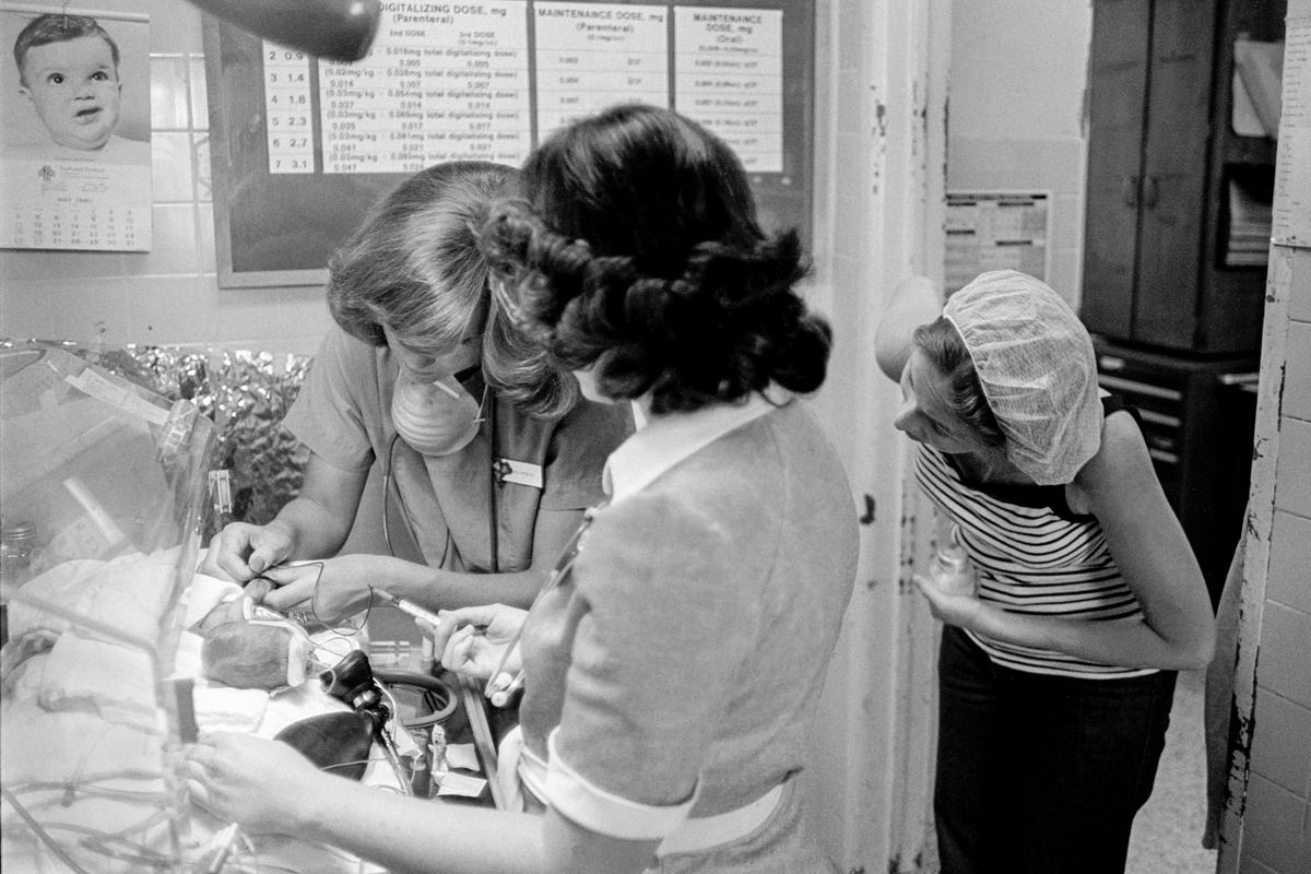 Preemie Baby unit at St Joseph's Hospital. A mother sees her preemie baby for the first time in an I.C.U. Phoenix, Arizona USA