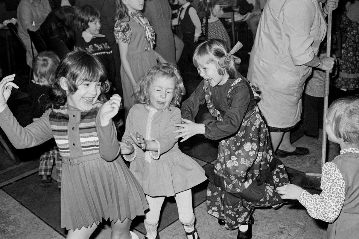 GB. WALES. Abertillery. Children's party. 1974.