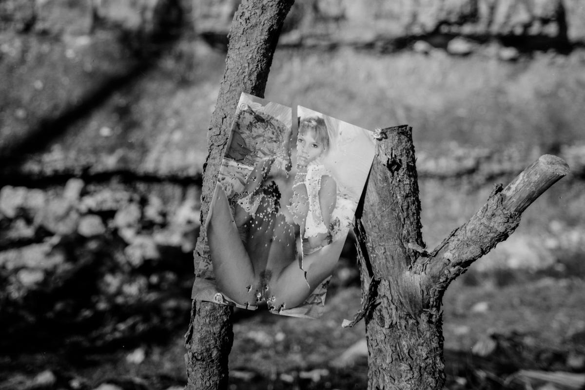 USA. ARIZONA. Tonto Forest. Redneck target practice. 1994.