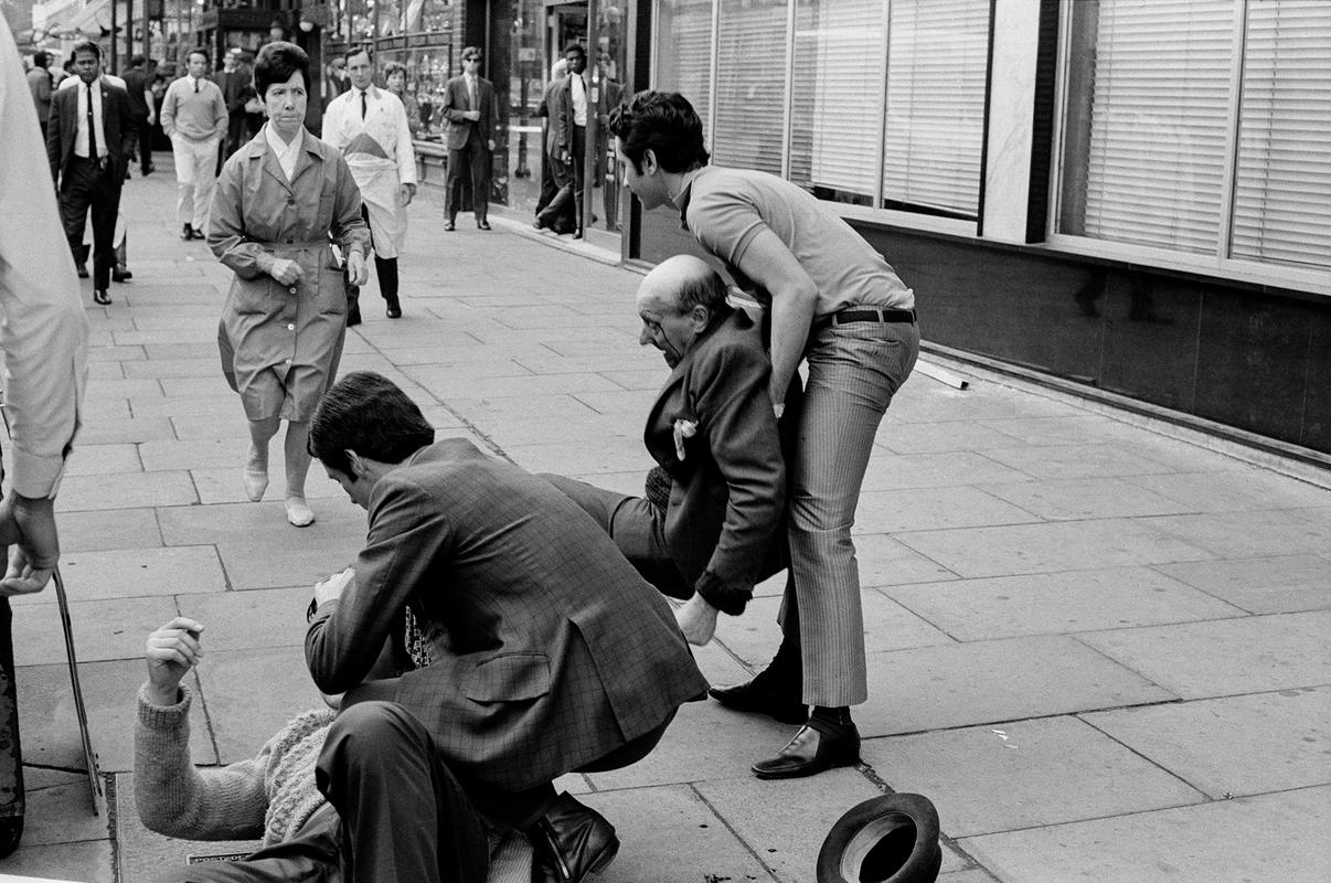 GB. ENGLAND. London. Queensway. Smash and grab raid on A B David jewellers and Silversmiths. Photographed when I was on my way to my ritual morning coffee. Published as a wrap around cover of the Sunday Mirror. 1969. (Image 5/8)