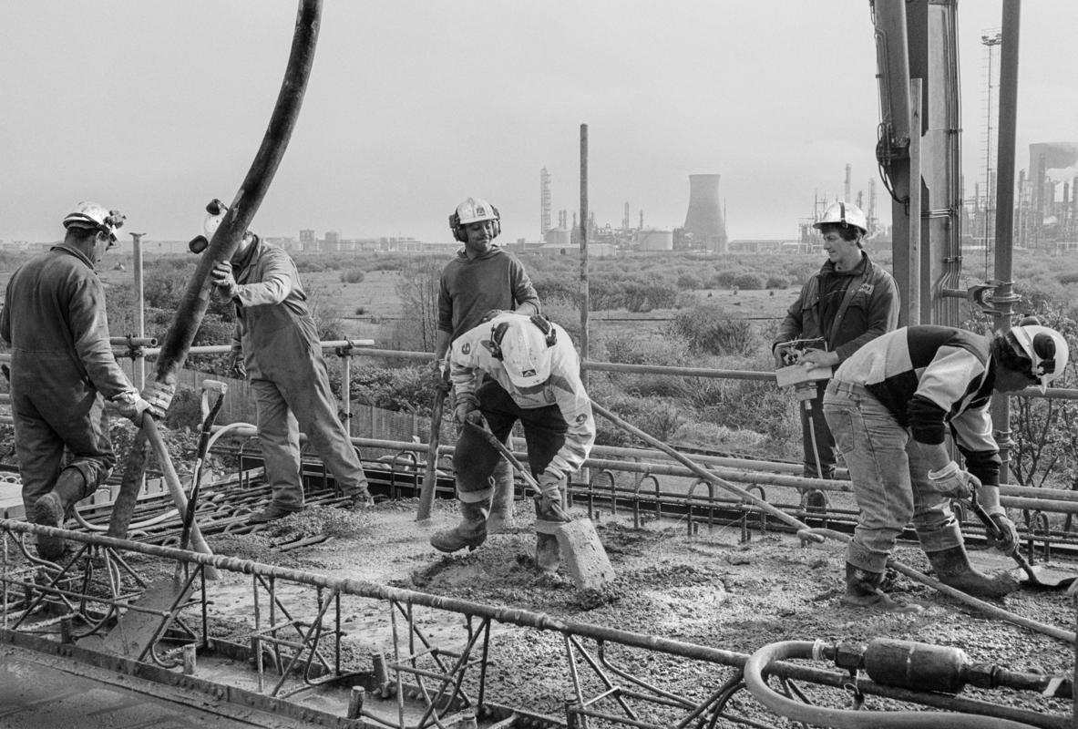 GB. WALES. Briton Ferry. Making the bridge, pouring concrete. 1994.