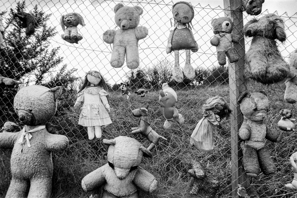 GB. WALES. Penparc. Boundry fence of refuse transfer site. 1999