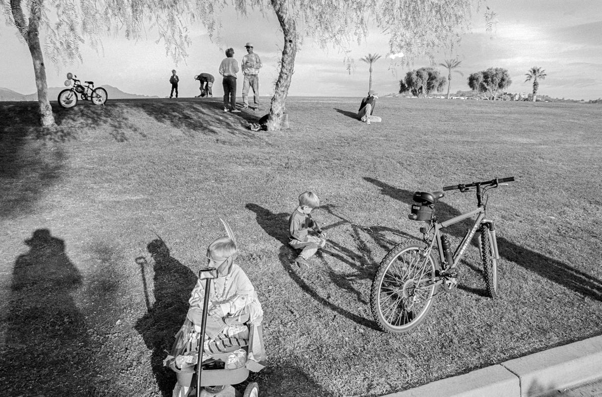 USA. ARIZONA. Fountain Hills. Spectators begin to gather for the annual parade. 1997.