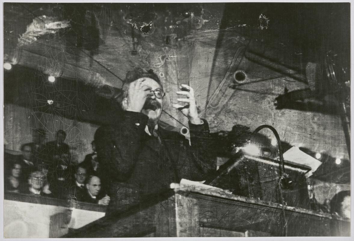Leon Trotsky lecturing