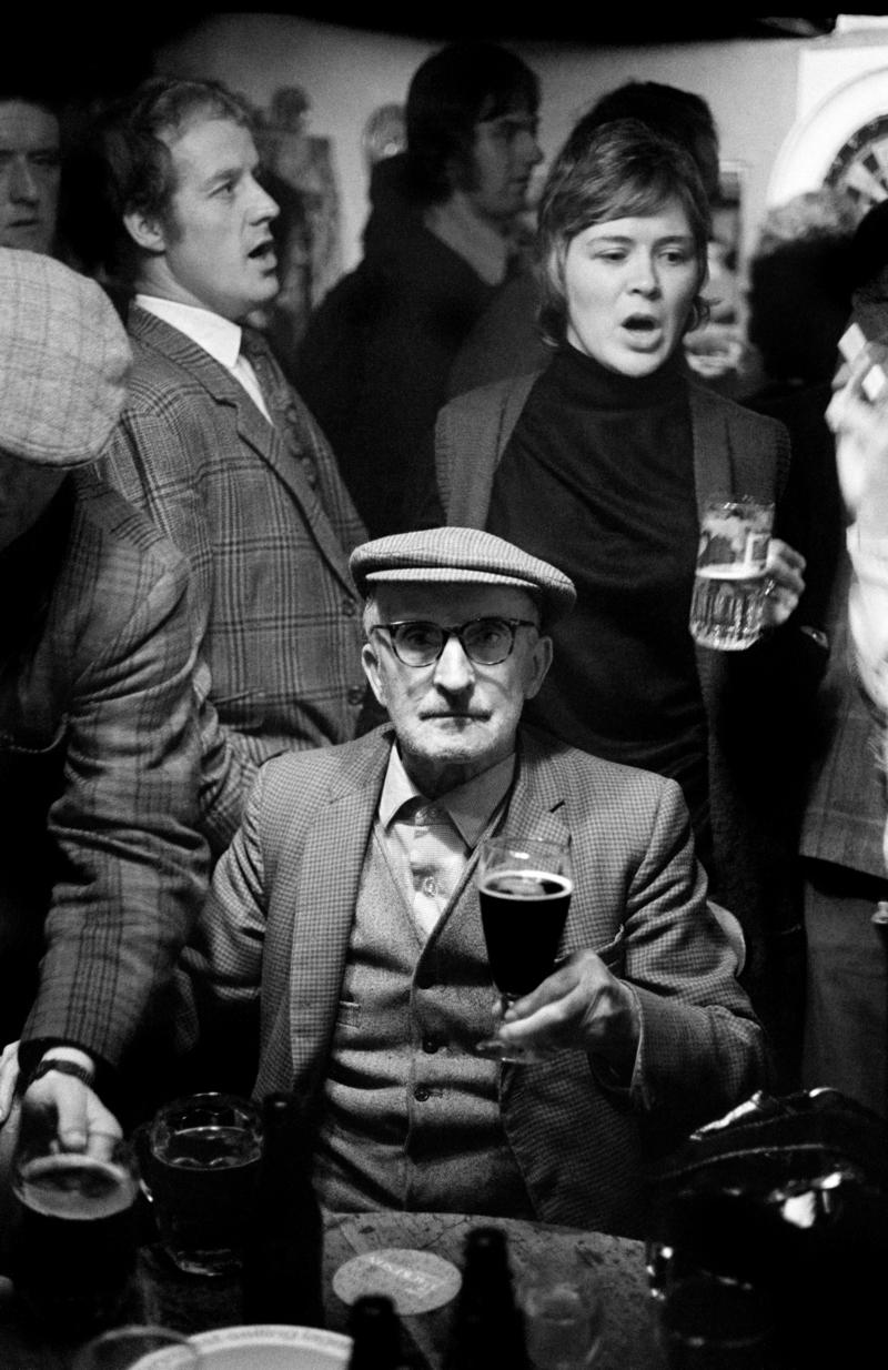 GB. WALES. Sennybridge. Pub sing-along. General.  A 'sing song' in a local pub in the village of Sennybridge, Mid Wales.  The tradition of public singing springs from the fact that many of the community are or were members of choirs.  The choir linked to the Chapel is one of the least expensive mass cultural pastimes. 1973.