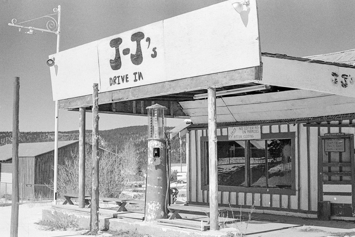 USA. ARIZONA. Alpine. Petrol station. 1980.