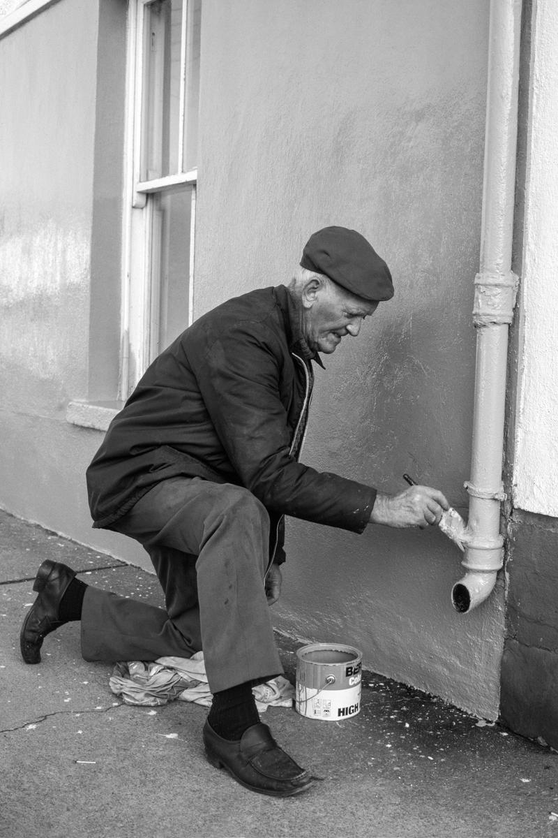 IRELAND. Killarney. Painting the front of house. 1984.