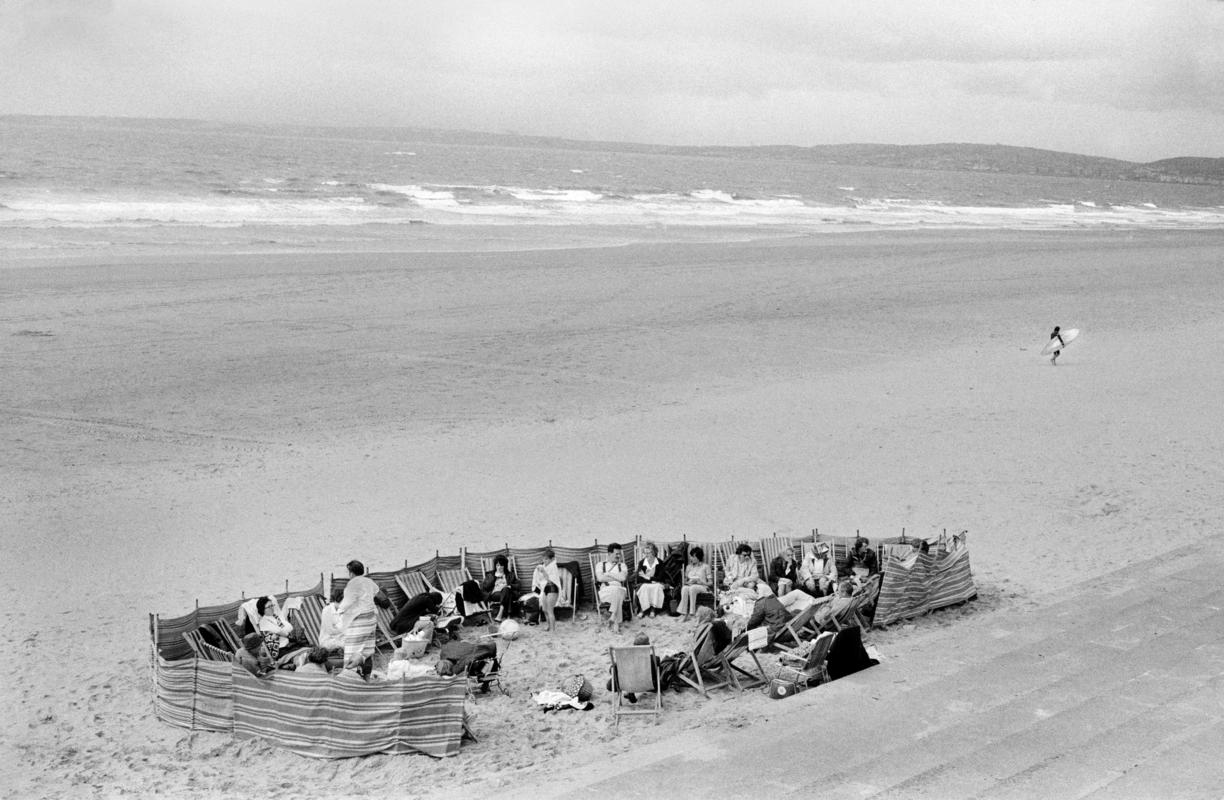 GB. WALES. Aberavon beach. Coach party from the valleys on holiday during the fortnight close down of the pits. 1971.