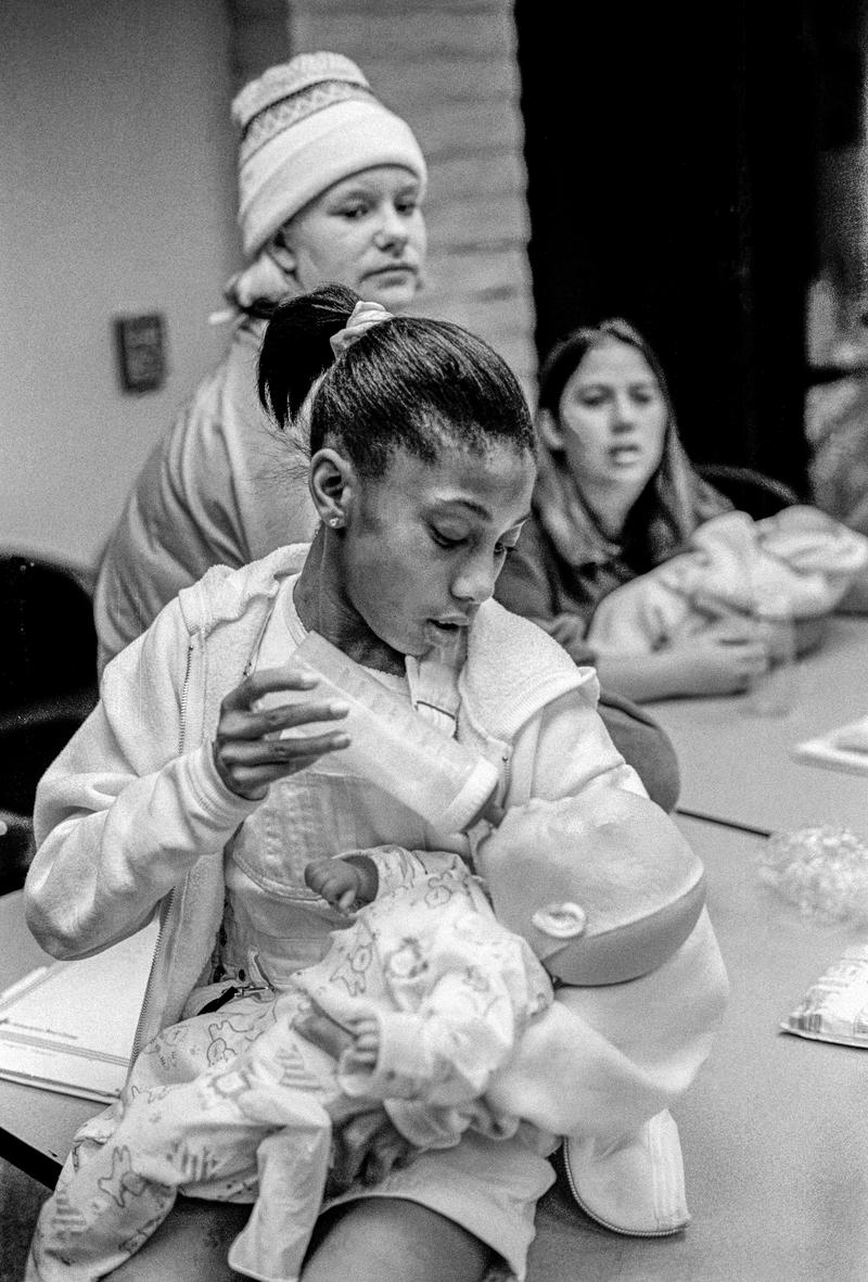 USA. ARIZONA. Phoenix. Baby sitting classes run by the Red Cross. 1997.