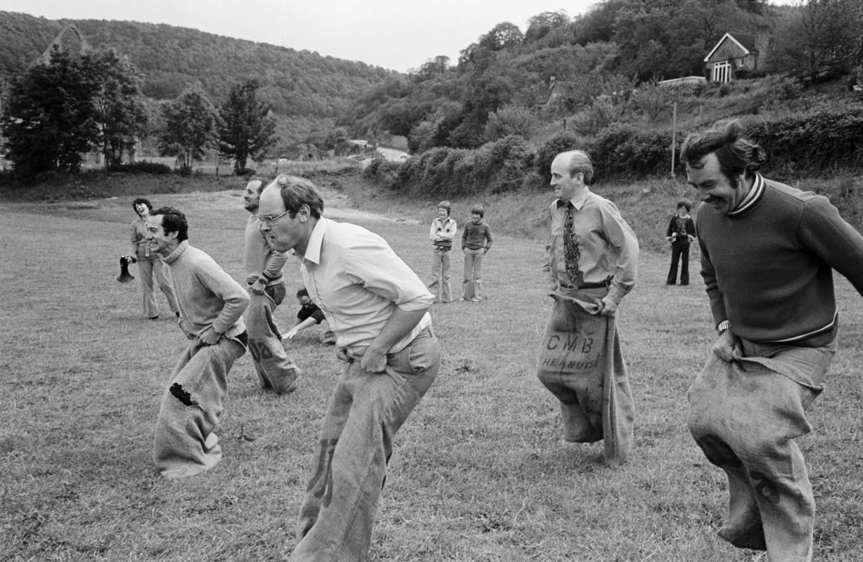 GB. WALES. Tintern. Queens Silver Jubilee. Tintern sports day. Fathers sack race. 1977.