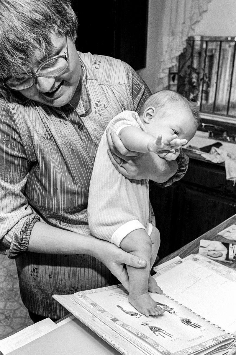 Preemie Baby unit at St Joseph's Hospital. Born 10 weeks early, had brain haemorrhage, hydrocephalus and pneumonia. Survived and flourished. Diane Knipp shows her son Frankie how much his feet have grown since his birth.