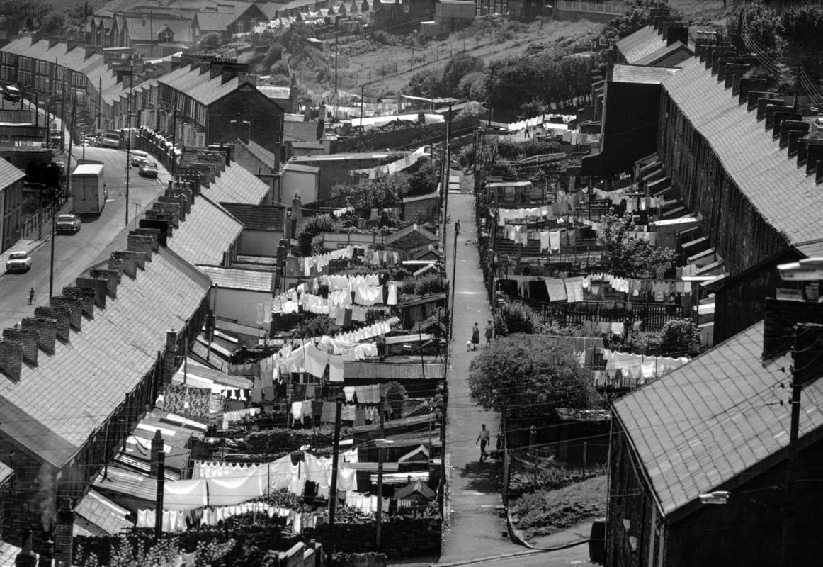 GB. WALES. Rhondda Valley. Monday wash day. 1972.