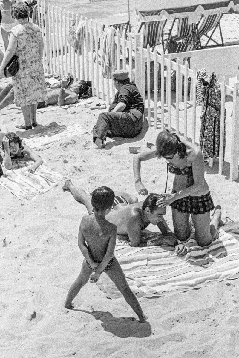 FRANCE. Cape Antibes. The beach. Hairdressing. 1964