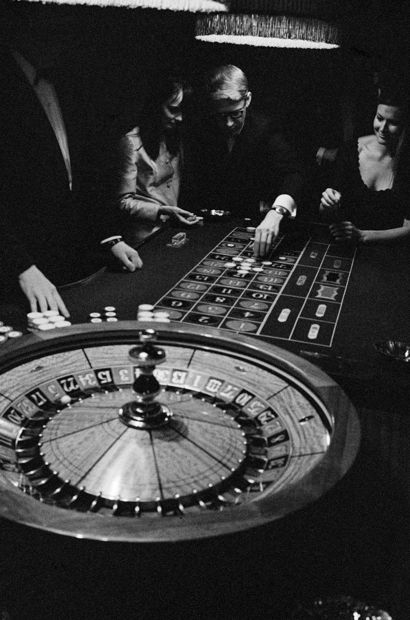 GB. ENGLAND. London. Aspinall's private gambling club. 1966.