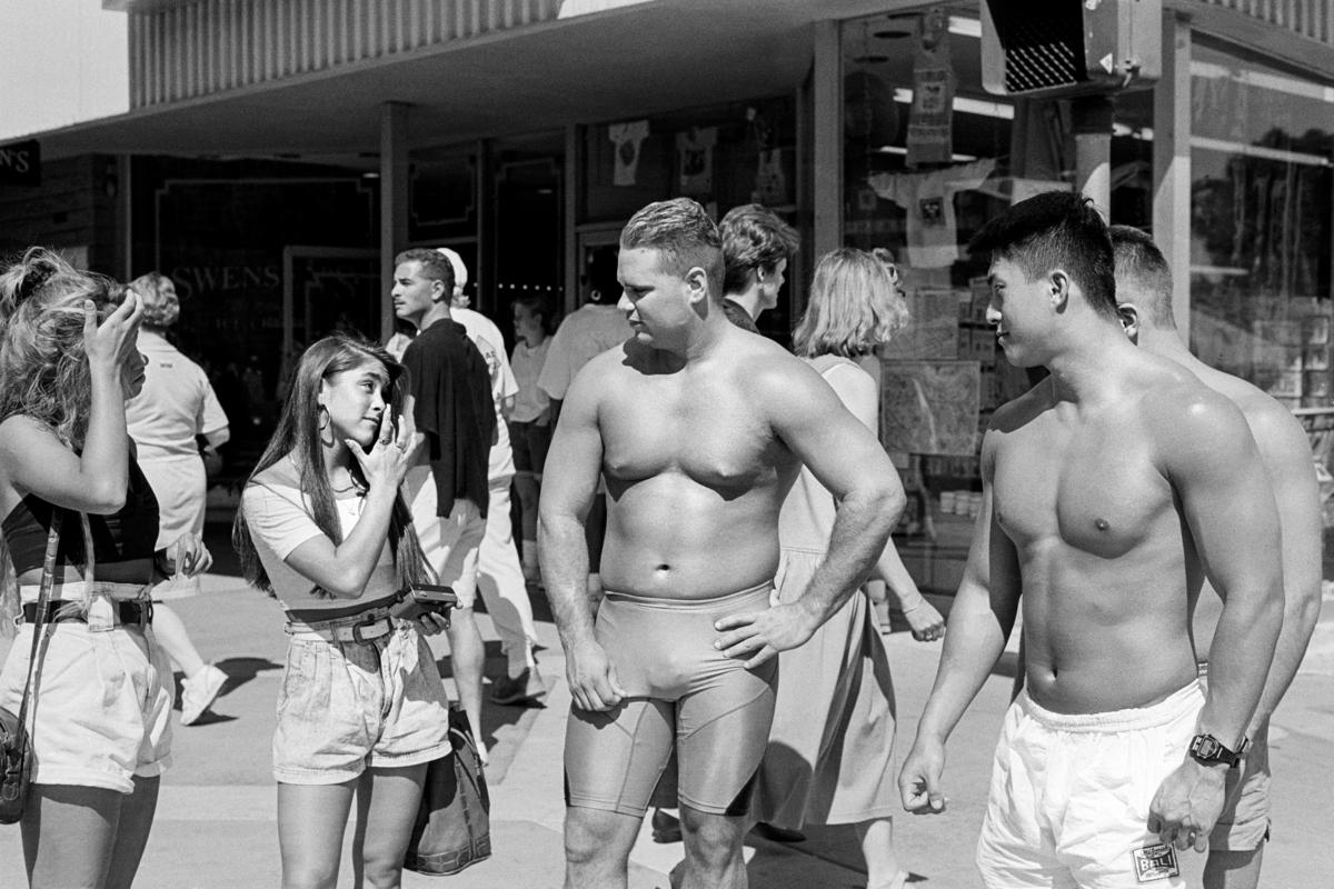 USA. CALIFORNIA. Palm Springs. A retreat for the famous and wealthy. Right on the San Andreas Fault.  Among the two million people who visit each year to soak up the sun are college students at Spring Break. A favourite pastime is cruising - driving up and down the main street or showing off on the sidewalk. 1991.