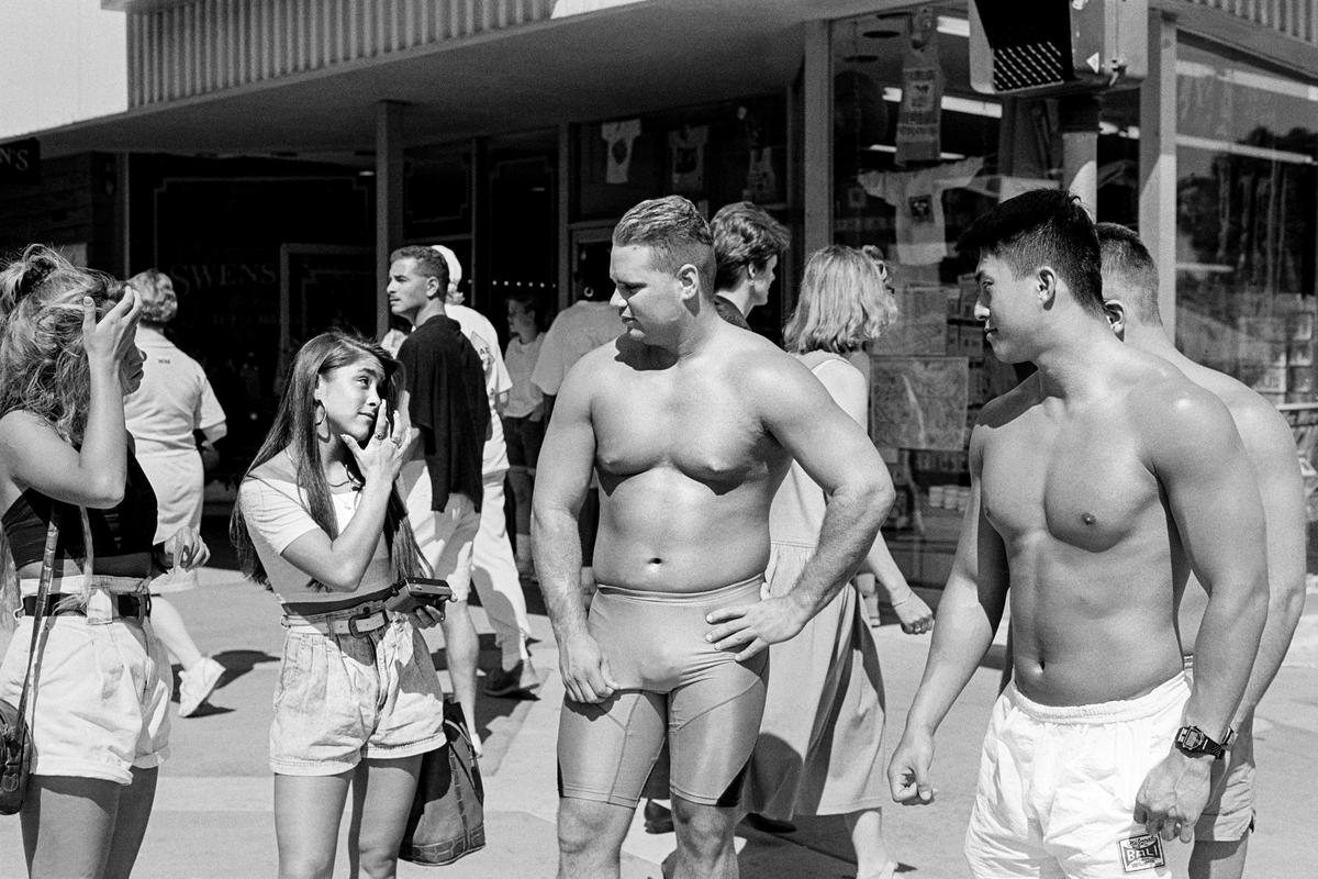 USA. CALIFORNIA. Palm Springs. A retreat for the famous and wealthy. Right on the San Andreas Fault.  Among the two million people who visit each year to soak up the sun are college students at Spring Break. A favourite pastime is cruising - driving up and down the main street or showing off on the sidewalk. 1991.