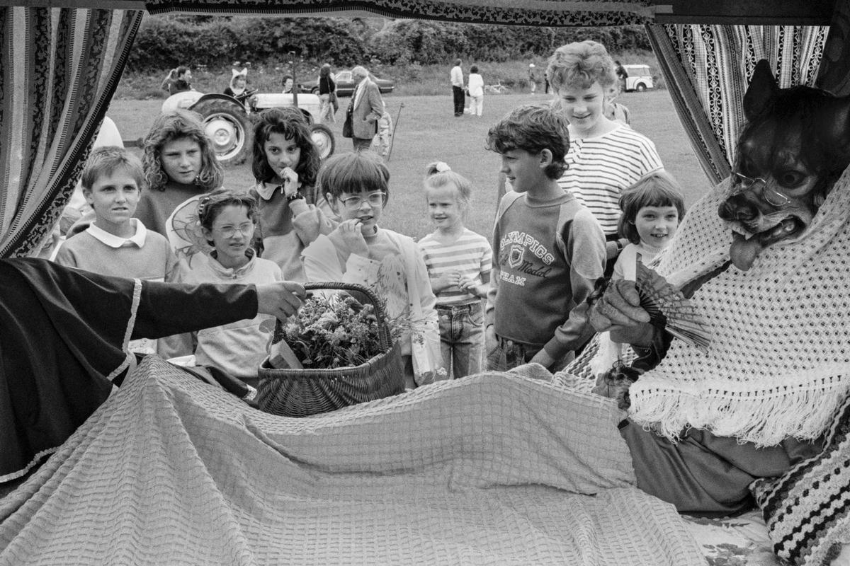 GB. WALES. Tintern. August Bank Holiday festival. 1988.