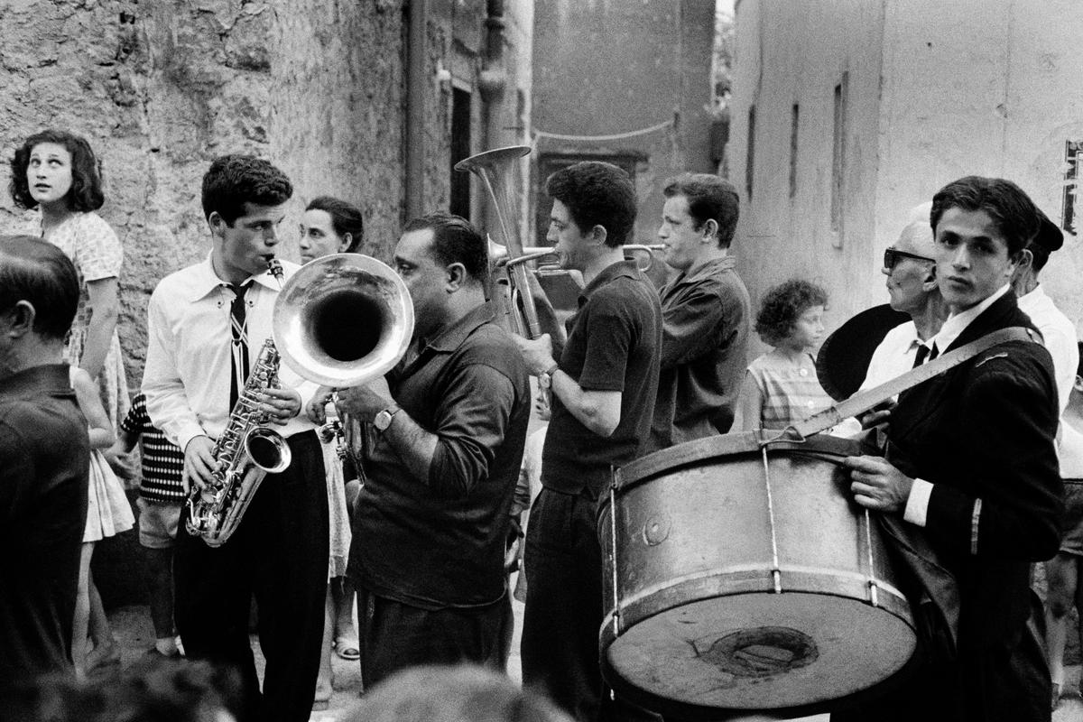 ITALY. Amalphi. Street band. 1964.