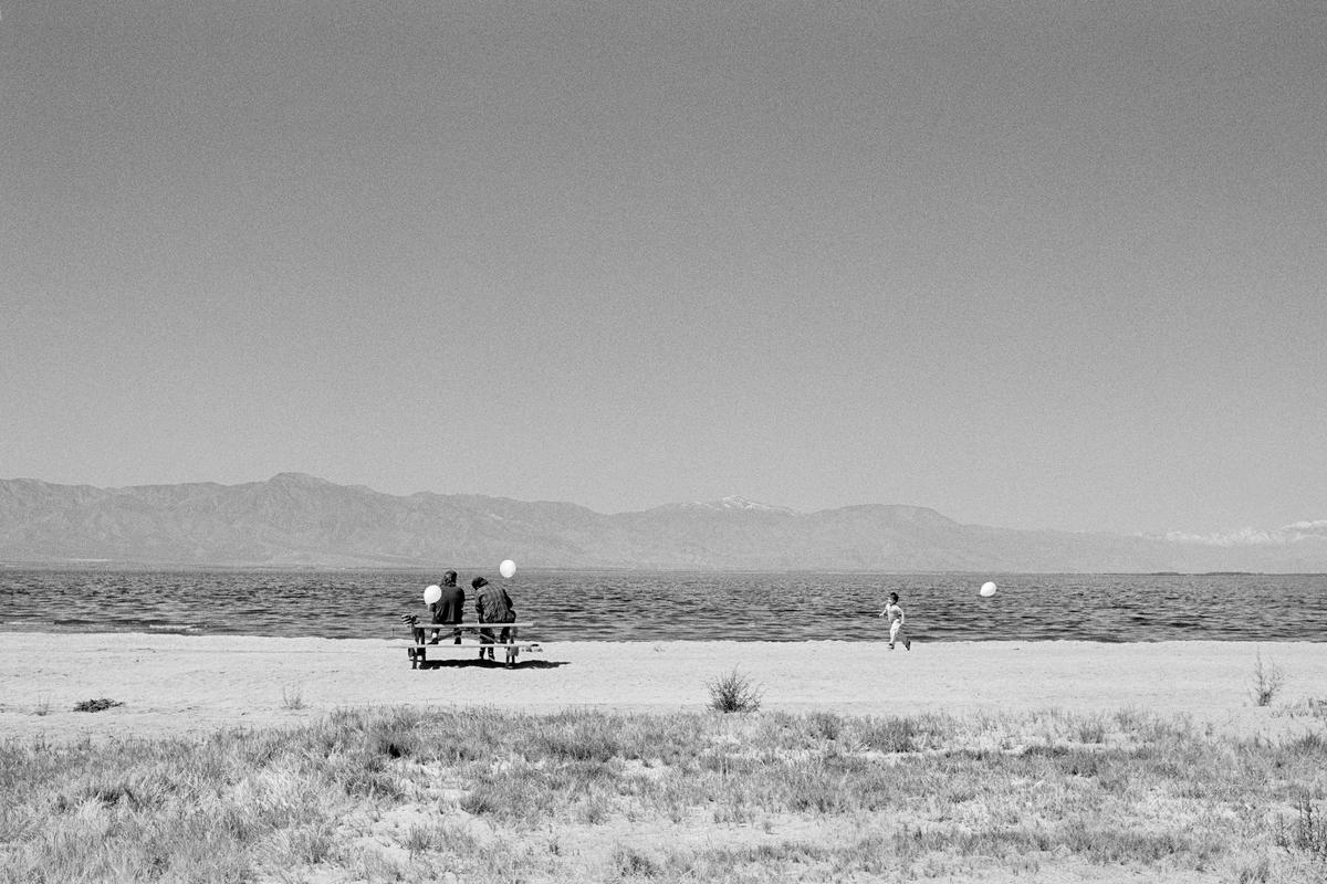 USA. CALIFORNIA. The Salton Sea is actually below sea level, -220ft. A favourite holiday for Mexican Americans and poor white families. 1999.