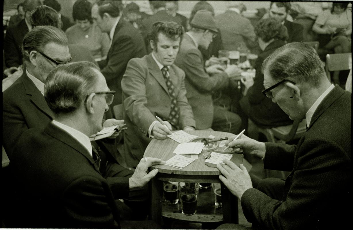 GB. WALES. Abertillery. Bingo in the local social club. 1974.