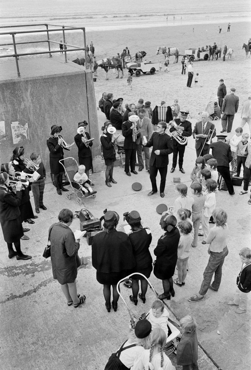 GB. WALES. Aberavon. The Salvation Army band leading a service on the beach. 1971.