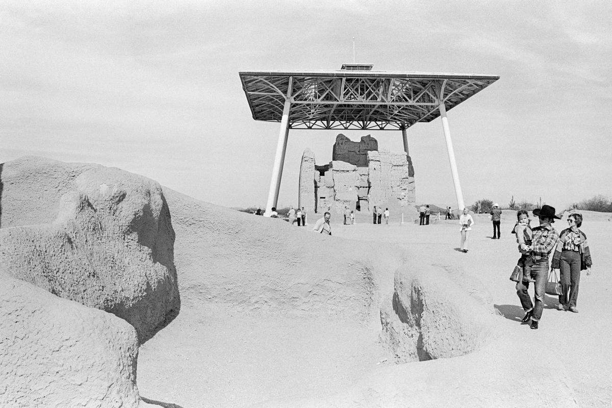 USA. ARIZONA. Casa Grande, Indian ruin. 1980.