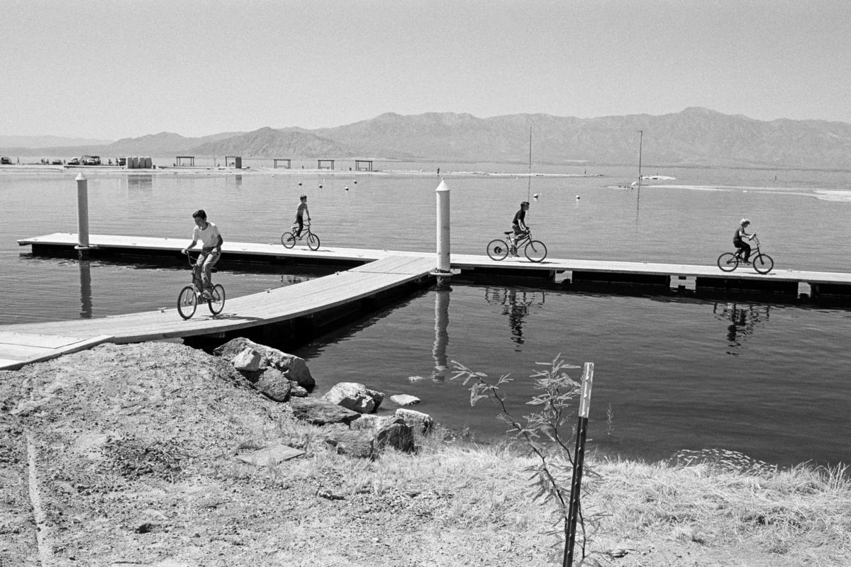 USA. CALIFORNIA. Salton Sea. Actually sea level -220ft. It is a favourite holiday for `Mexican Americans and poor white families. 1991.