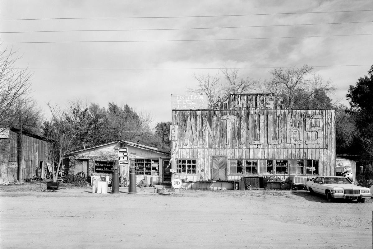 USA. ARIZONA. Wickenberg. The first Arizona hotel, now antiques. 1994.