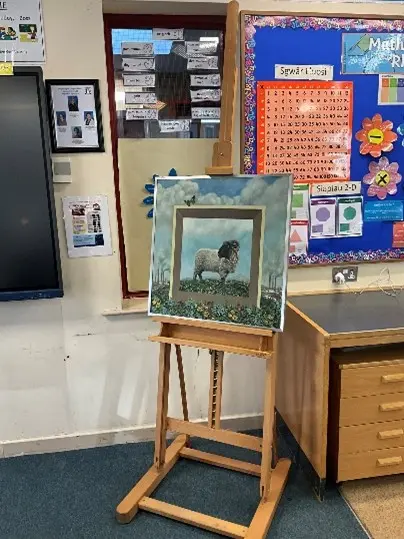 Ovis Alarmed gan Tony Steele Morgan yn yr ystafell ddosbarth yn Ysgol Bro Hyddgen 